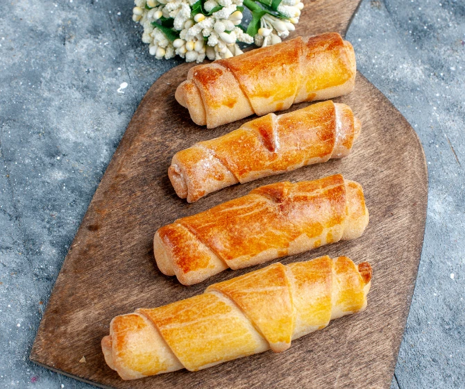 Conos de hojaldre con lomito de bellota 100% ibérico y ricotta. Conos de hojaldre con lomito de bellota 100% ibérico y ricotta.
