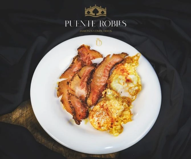 Huevos fritos con panceta adobada Huevos fritos con panceta adobada