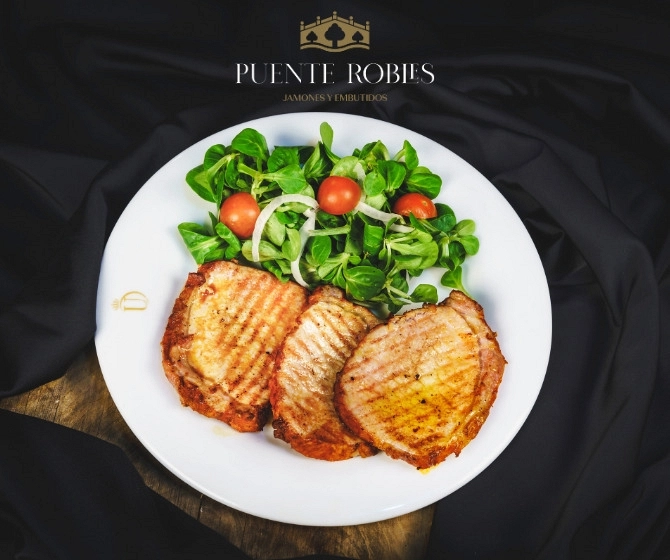 Lomo adobado con ensalada de canónigos 