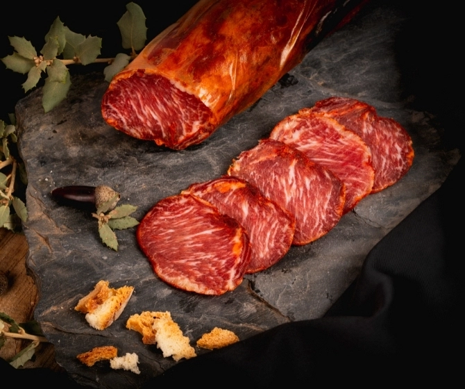 Lomo ibérico embuchado. El embutido más keto-friendly