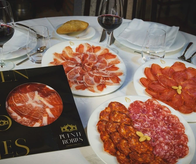 Mesa de embutidos y jamón sin gluten Mesa de embutidos y jamón sin gluten